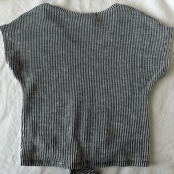 3/$20 Small soft top, slightly cropped - Picture 3 of 4